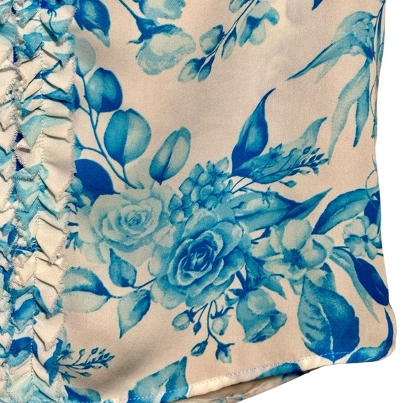 CUPCAKES & CASHMERE Ruffled Floral Rose Print Flutter Sleeve Pull On Blouse XS - Picture 4 of 8